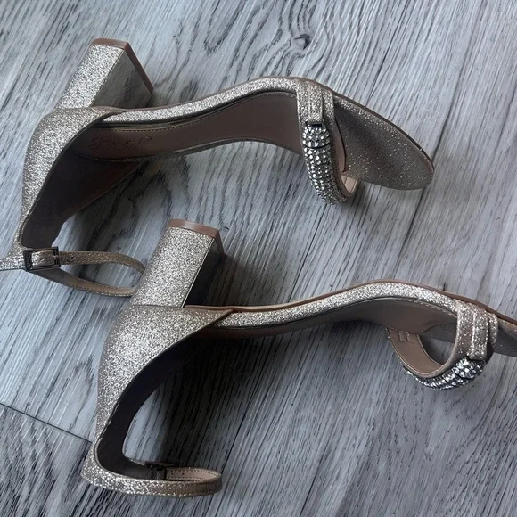 Jewel Badgley Mischka Brand Ramsay Open Toe Block Heel in Gold Glitter - Picture 5 of 6